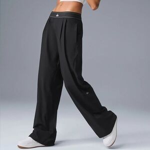 NWOT Alo Yoga Suit Up Trouser *REGULAR in Black size SMALL